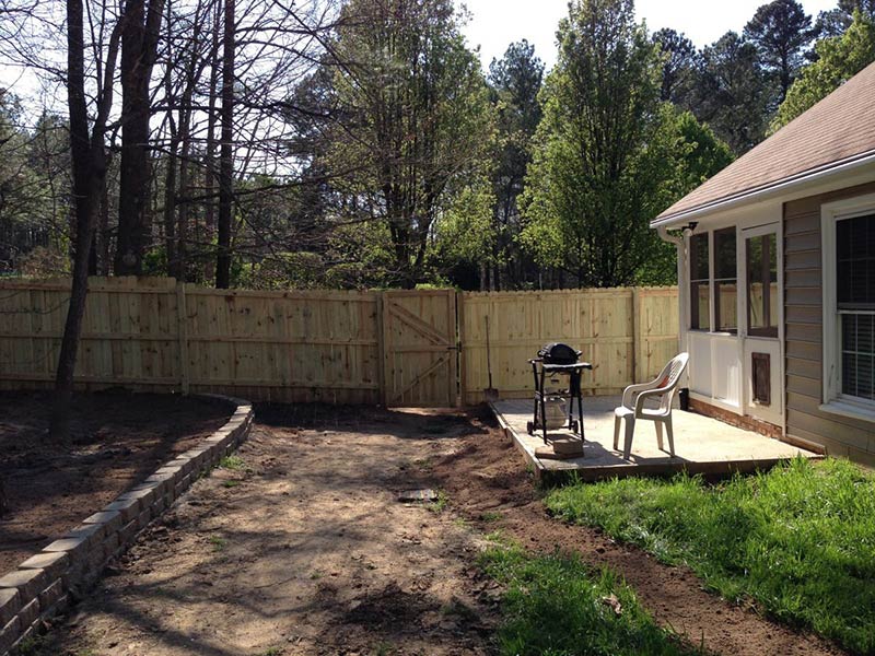 Photo of a 6' privacy fence