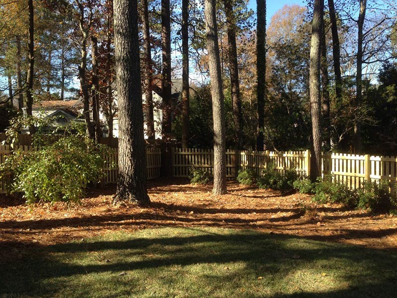 Photo of a 6' privacy fence