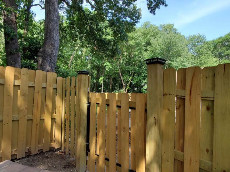 Photo of a 6' privacy fence
